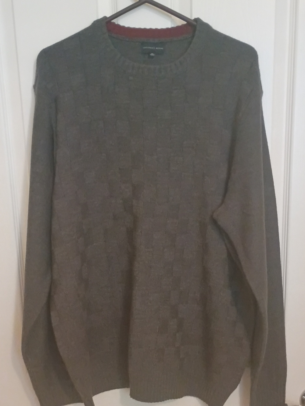 Geoffrey Beene Men's Crewneck Sweater in Gray with Subtle Check Texture